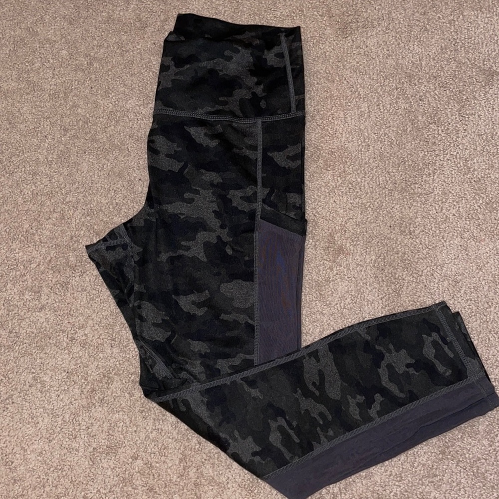 Fabletics High Waisted Pocket Capri